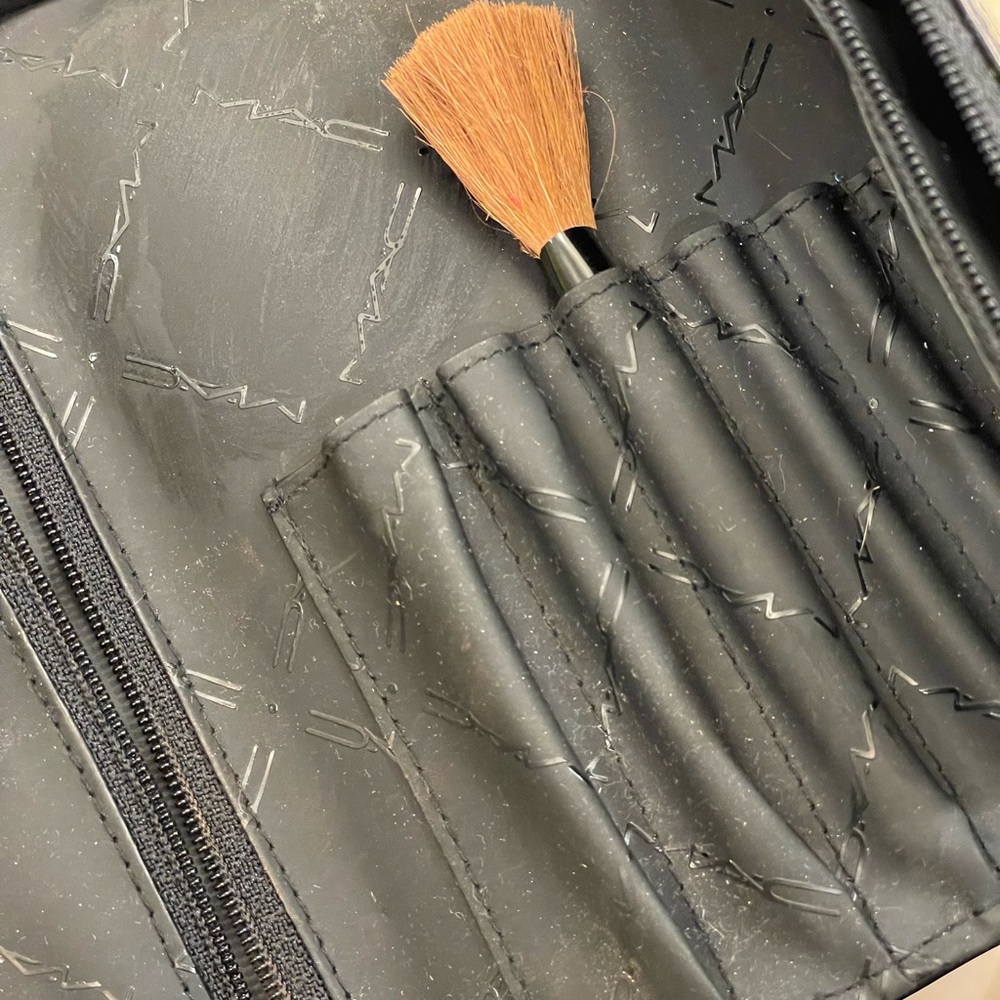 Wallet size Mac Make up and brush holder - Picture 8 of 15